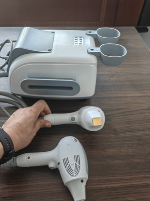 3.5 pollici Color Touch Screen 808nm Diodo Laser Depilation Machine per il trattamento dei saloni di parrucchiere