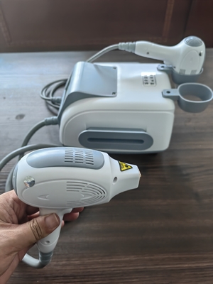3.5 pollici Color Touch Screen 808nm Diodo Laser Depilation Machine per il trattamento dei saloni di parrucchiere
