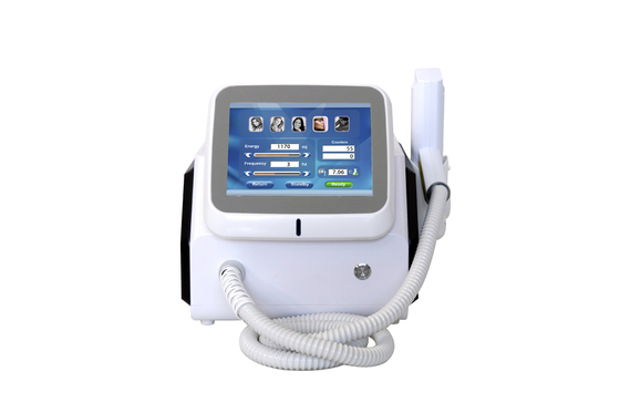 Macchina laser Q Switch ND Yag personalizzata per la rimozione del tatuaggio / trattamento dell' acne
